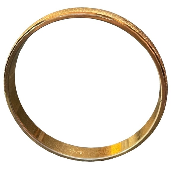 Vintage Monet Gold Toned Engraved Starburst Statement Bangle Bracelet 7 3/4” - Picture 9 of 12